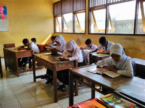 Budayakan Literasi Baca Tulis Yuk