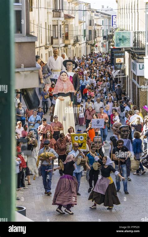 Gigantes y cabezonas fotografías e imágenes de alta resolución Alamy