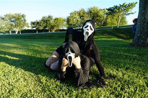 Ghost Face Scream Costumes For Couples Couple Halloween Costumes Ghost Faces Halloween