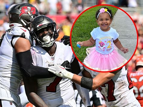 Bucs' Shaq Barrett Dedicates First Career Touchdown To Late Daughter