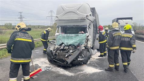 KISALFOLD Karambol az M1 esen kisteherautó és kamion ütközött Győr