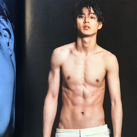 山崎賢人 写真集 Kento Yamazaki 撮影：荒木勇人 2019年4月発刊 帯有り男性タレント｜売買されたオークション情報