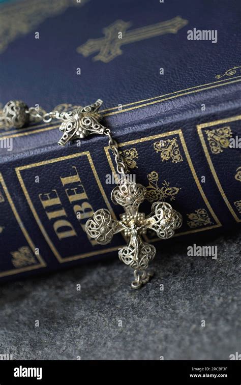 Rosary Chain Hi Res Stock Photography And Images Alamy