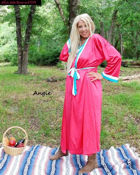 Vanity Fair Hot Pink Nylon Nightgown And Robe Set Peignoir Sleepwear Dressing Gown S