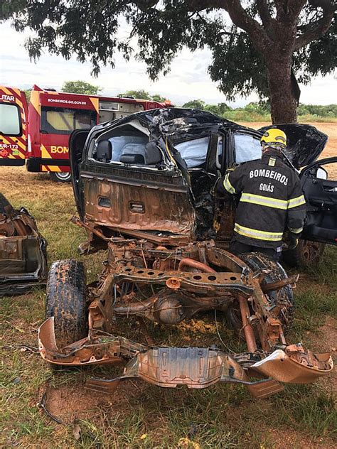 Motorista Perde O Controle Do Ve Culo E Colide Em Rvore Na Zona Rural