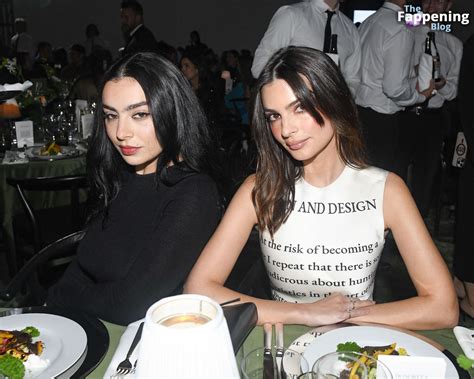 Charli Xcx Flashes Her Nude Tits At The Wsj Innovators Awards Fappening