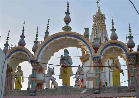 ये हैं पाकिस्तान के 5 कृष्ण मंदिर जहां धूमधाम से मनाई जाती है