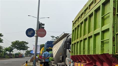 Pantura Pati Rembang Macet Total Penumpukan Kendaraan Terjadi Lebih