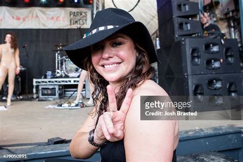 Rachael Ray Poses In The Photo Pit During Cee Lo Greens Performance