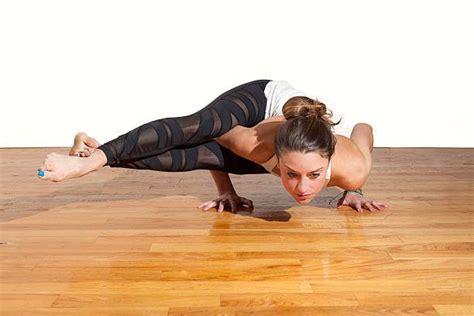 Astavakrasana Pose De Oito Ngulos Hist Ria Varia O