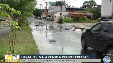 Bom Dia Piauí Buracos na avenida Pedro Freitas buracos causam