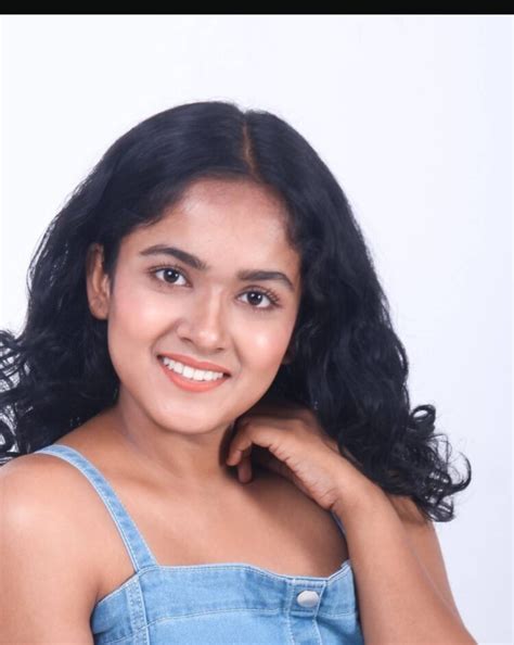 8 Hot Sexy Gayatri Nair Bikini Pics