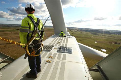 Wind Turbine Technician Is A High Flying High Paying Job If Youve Got The Brains Brawn And