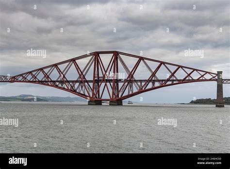 UNesco world heritage site Forth Bridge, cantilever bridge, Scotland, UK Stock Photo - Alamy