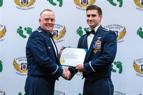 DM combat pilot saved 6 lives, awarded for heroism > Air Combat Command
