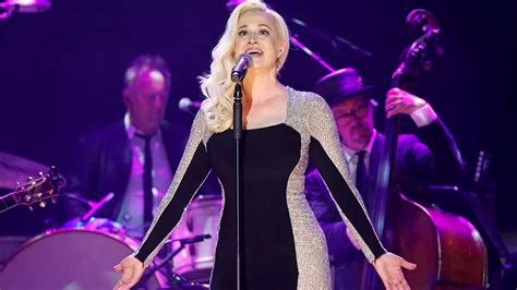 American Idols Kellie Pickler Makes Emotional Return To The Stage After Husbands Tragic Death