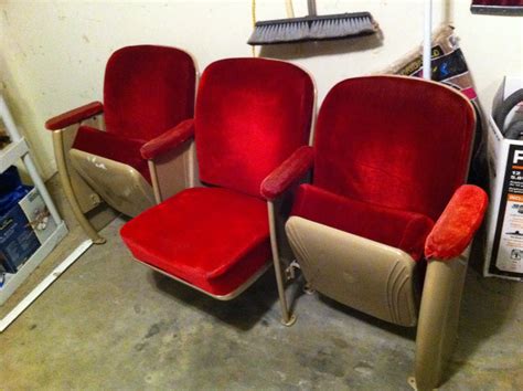 fabulous fabsits finds: Old Theatre Seats