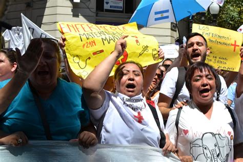 Díadelaenfermería Miles Se Movilizan En Rosario Contra Los Ataques