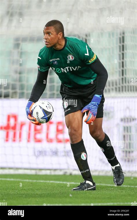 Goalkeeper dida hi-res stock photography and images - Alamy