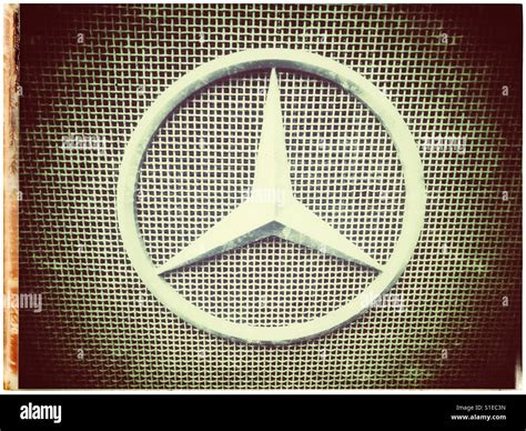 Mercedes Benz Car Symbol Stock Photo - Alamy