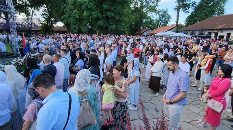 Liturgija u manastiru Gračanica povodom Vidovdana prisutno više