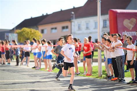 Foto Djeca Preplavila Kri Evce Povodom Otvorenja Novog Izdanja Plazma