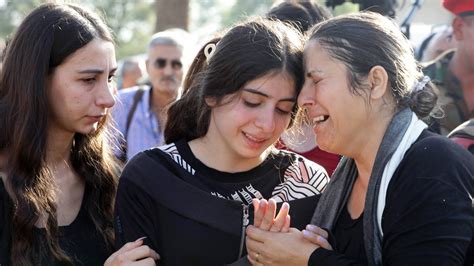 Syria: Families mourn victims of Homs attack | Middle East Eye