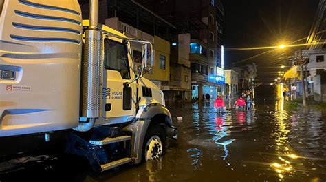 Lluvias Inundan Y Dejan 12 Familias Damnificadas En Manta El Comercio