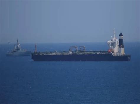 Iran Seizes Oil Tanker In Strait Of Hormuz Us Navy Khaama Press