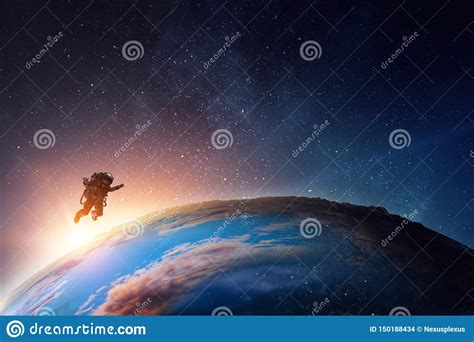 Astronauta No Espa O Na Rbita Do Planeta Foto De Stock Imagem De