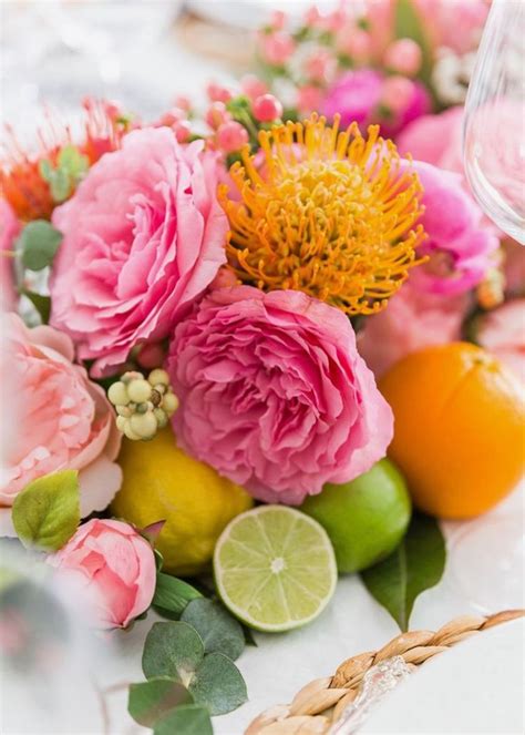 Pin By Sarah Sommers On Flower Festoon Flowers Floral Centerpieces