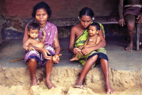 डाउन टू अर्थ खास आदिवासियों के परिवार नियोजन पर प्रतिबंध लगाना कितना सही