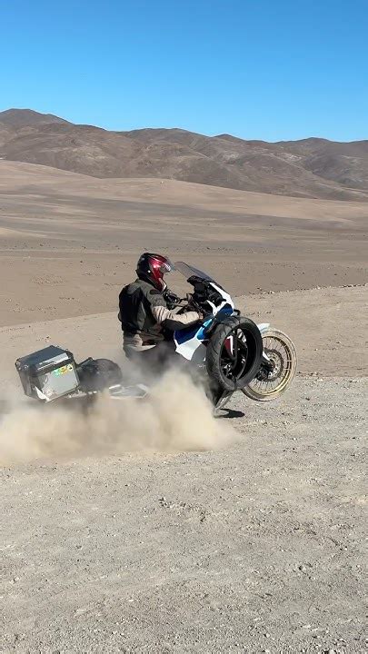 Chapa na África twin no lugar certo mao do deserto Atacama, Sp pro