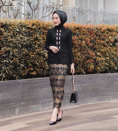 9 Ide Kebaya Brokat Hitam Untuk Kondangan Kesan Stylish