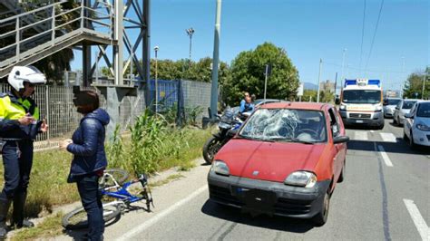 È ghanese e ha 42 anni il pedone investito sulle strisce in viale