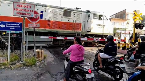 Palang Pintu Perlintasan Kereta Api Jl Petek Semarang Ka Ambarawa