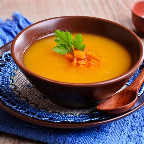 Velouté simple aux pommes de terre carottes et poireaux