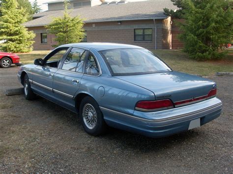 1992 Ford Crown Victoria LX Sedan 4 6L V8 Auto