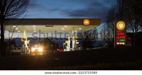 Gas Station Night Sky View Stock Photos and Pictures - 1,146 Images ...