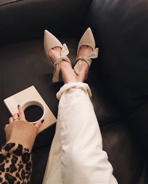 5 книг о принятии и прощении | Сапоги стиль, Женские каблуки, Женские туфли