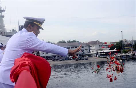 Upacara Tabur Bunga Peringati Hari Dharma Samudera Teritorial