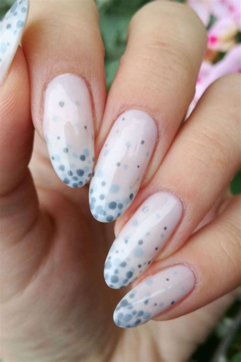 Subtle Dotted Nails Delikatne Paznokcie W Kropki