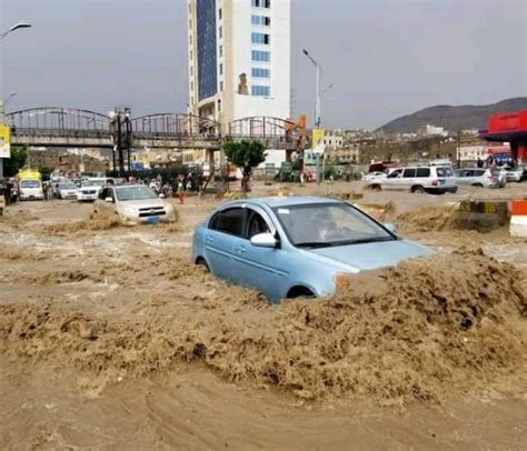 شاهد بالصور امطار غزيرة على العاصمة صنعاء وضواحيها والسيول تتدفق إلى