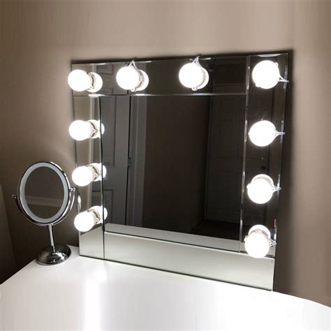 How To Use A Makeup Mirror At Dennis Braxton Blog