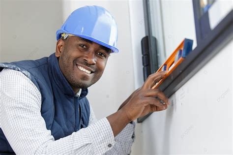 Trabalhador Da Constru O Civil Feliz Usando N Vel De Bolha Vetor Fundo