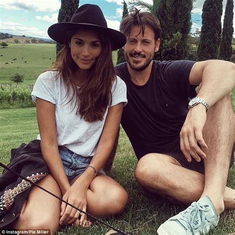 Pia Miller Reveals Cleavage And Toned Tummy In Skimpy Bikini Daily Mail Online