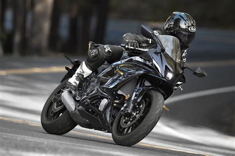 2021 Yamaha R7 | Complete Specs and Images