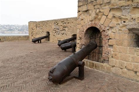 Premium Photo Naples Castle Dell Ovo Cannon