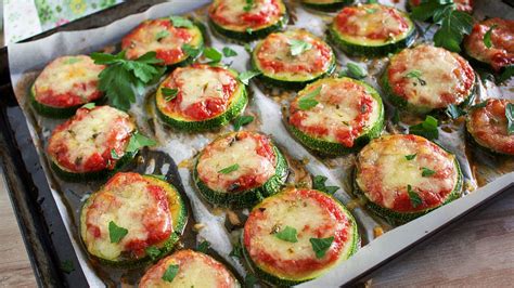 Pizzas De Courgettes Aux Tomates Et La Mozzarella De V Ritables D Lices