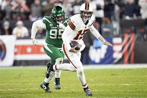 Flacco Throws 3 Td Passes Browns Clinch Spot In Playoffs With Win Vs